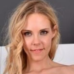 Florane Russell
