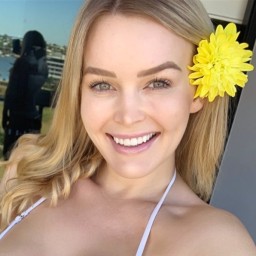 Elle Knox