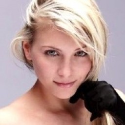 Nicole Charming