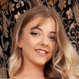 Blonde Gabie
